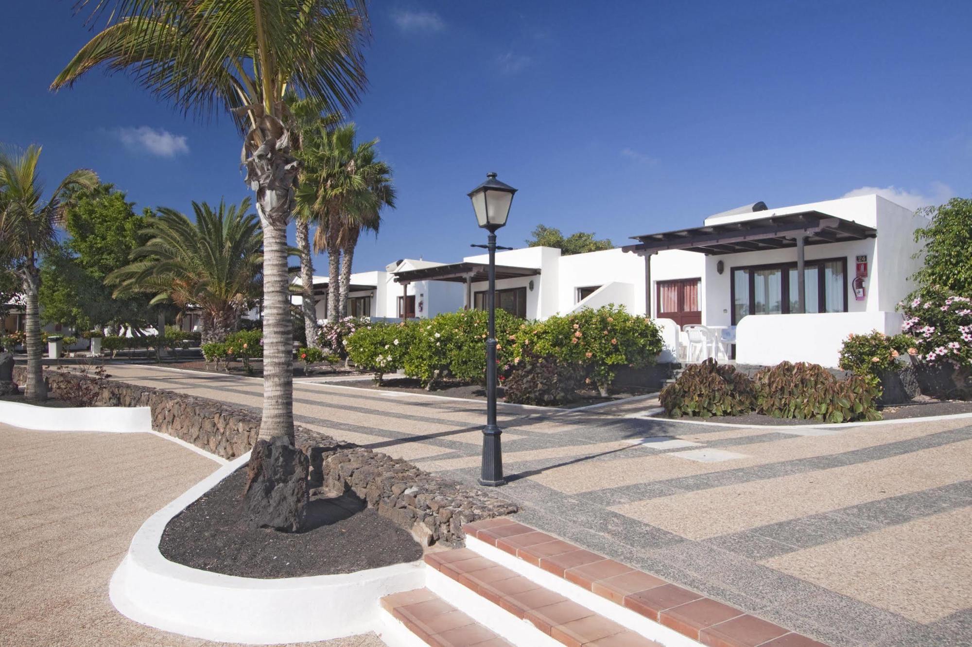 Playa Limones Bungalows Playa Blanca  Buitenkant foto